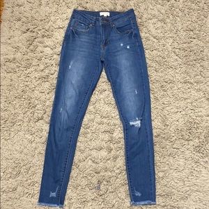 Women’s ripped skinny jeans